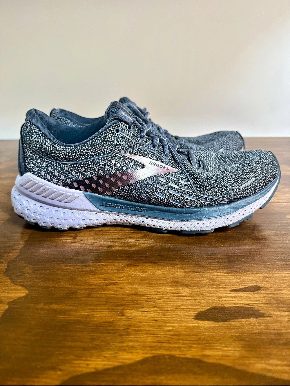 Brooks Adrenaline GTS 21 Running Shoes Lavender & Gray 💜 US 9 B